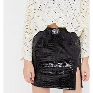 nwt motel rocks wave faux croc mini skirt size medium